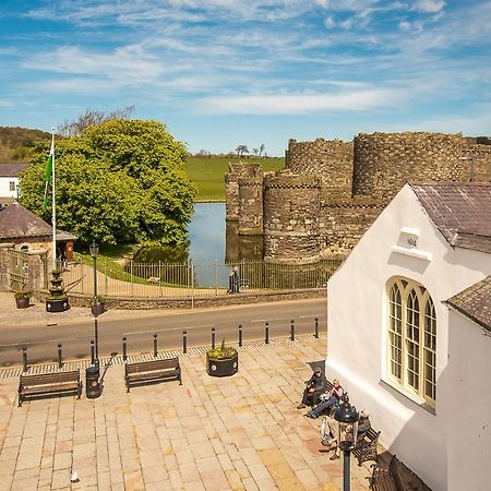 Отель Castle Court Бомарис Экстерьер фото